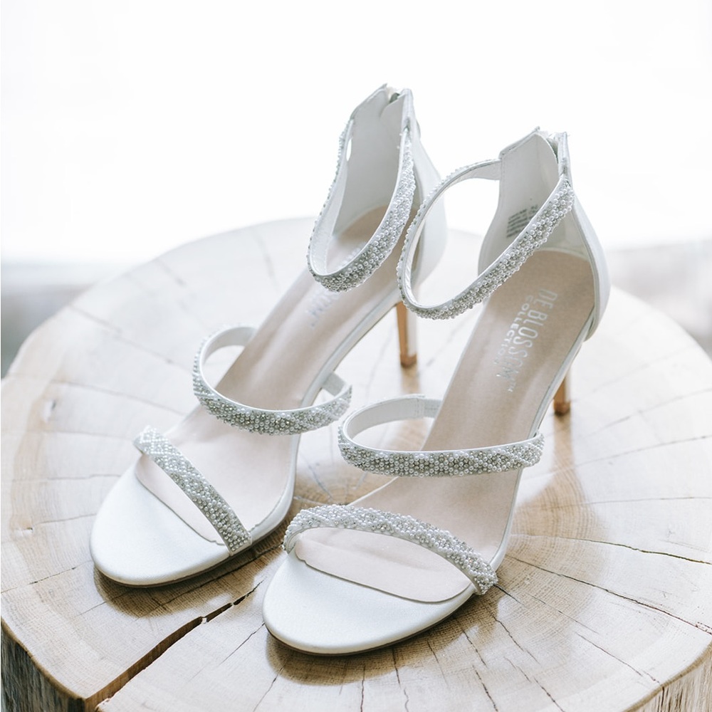 Elegant pearly heels